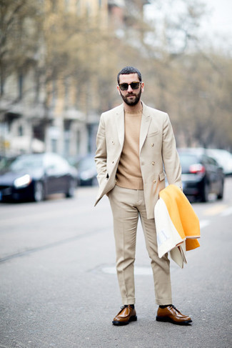 Mustard Scarf Outfits For Men: A beige suit and a mustard scarf combined together are a perfect match. A pair of brown leather desert boots easily steps up the fashion factor of any ensemble.