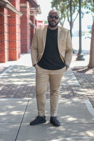 Green Bracelet Outfits For Men: If it's ease and functionality that you're seeking in menswear, wear a tan suit and a green bracelet. Up this whole look by wearing black athletic shoes.