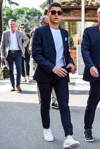Navy Suit with White Low Top Sneakers Outfits: Undeniable proof that a navy suit and a white crew-neck t-shirt are awesome when married together. Inject a more casual twist into your look by slipping into white low top sneakers.