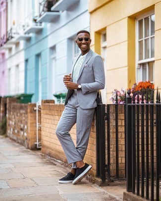 Dark Green Sunglasses Outfits For Men: Want to infuse your menswear collection with some fashion-forward dapperness? Go for a grey suit and dark green sunglasses. Let your outfit coordination skills truly shine by finishing this ensemble with black suede low top sneakers.