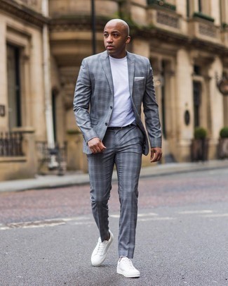 Grey Suit with White Canvas Low Top Sneakers Outfits: You'll be amazed at how easy it is for any gent to get dressed like this. Just a grey suit and a white crew-neck t-shirt. Bring a more informal twist to an otherwise mostly classic look by finishing off with white canvas low top sneakers.
