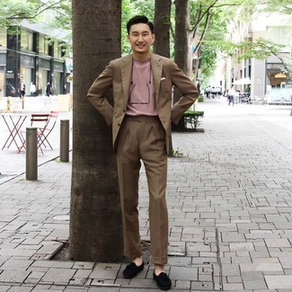 Pink Crew-neck T-shirt Outfits For Men: A smart casual combination of a pink crew-neck t-shirt and a brown suit can keep its relevance in many different circumstances. Complete your ensemble with black suede tassel loafers to instantly kick up the style factor of this look.