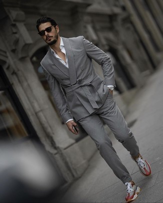Multi colored Athletic Shoes Outfits For Men: Go all out in a grey suit and a white dress shirt. Feeling inventive? Switch things up with a pair of multi colored athletic shoes.