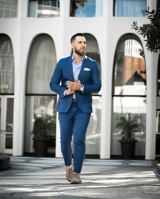 Navy Suit Outfits: A navy suit and a light blue dress shirt are definitely worth being on your list of wardrobe must-haves. Finish with a pair of brown suede brogues to transform your ensemble.