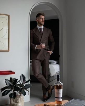 Burgundy Print Tie Outfits For Men: A dark brown suit and a burgundy print tie are absolute essentials if you're picking out a sophisticated wardrobe that matches up to the highest sartorial standards. Play down the classiness of your ensemble by slipping into a pair of dark brown leather brogues.