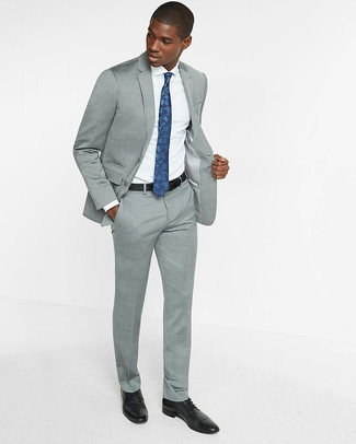 Navy Floral Tie Outfits For Men: A grey suit and a navy floral tie are among the unshakeable foundations of a smart menswear collection. A pair of black leather derby shoes can easily dress down an all-too-dressy getup.