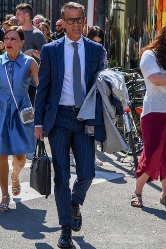 Blue Tie Outfits For Men: Consider teaming a navy vertical striped suit with a blue tie for rugged elegance with a modern finish. Finishing with a pair of black leather derby shoes is an effortless way to inject a more laid-back aesthetic into this ensemble.