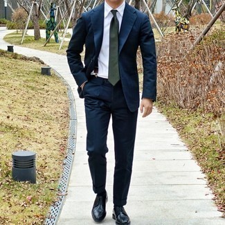 Dark Green Tie Outfits For Men: A navy suit looks especially refined when paired with a dark green tie in a modern man's outfit. For a modern hi/low mix, throw black leather derby shoes in the mix.