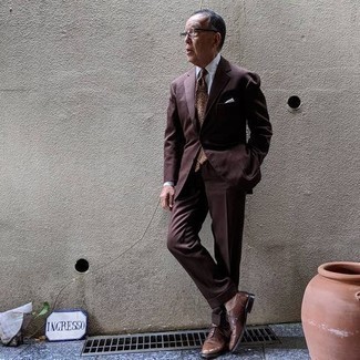 Brown Tie Outfits For Men: Marrying a dark brown suit and a brown tie is a surefire way to infuse your wardrobe with some masculine sophistication. Brown leather derby shoes are a surefire way to add a dash of stylish effortlessness to this ensemble.