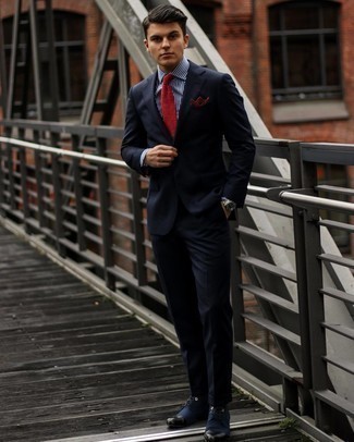 Red Knit Tie Outfits For Men: Go for a navy suit and a red knit tie if you're going for a neat, sharp look. Let your sartorial savvy truly shine by finishing your getup with navy canvas derby shoes.