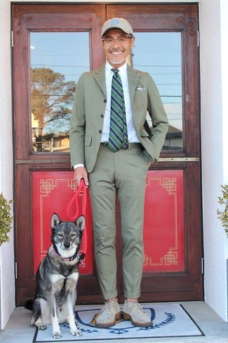 Dark Green Suit Outfits: This polished combo of a dark green suit and a white dress shirt is undoubtedly a statement-maker. With shoes, you could go down a more casual route with a pair of olive canvas desert boots.