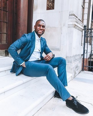Blue Suit Outfits: This pairing of a blue suit and a white dress shirt is a life saver when you need to look seriously smart and sophisticated. Feeling bold today? Jazz things up by finishing off with a pair of black suede desert boots.
