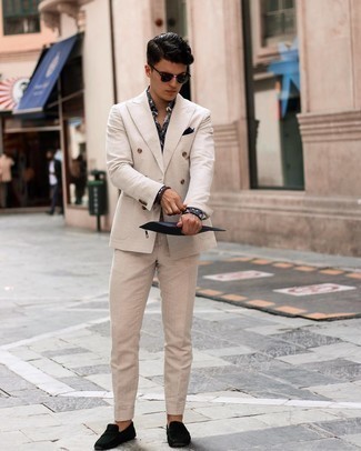 Black Dress Shirt Outfits For Men: Loving how this pairing of a black dress shirt and a beige suit immediately makes you look polished and sharp. Black suede driving shoes will add an easy-going vibe to your ensemble.