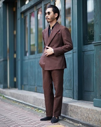 Burgundy Pocket Square Warm Weather Outfits: This relaxed casual pairing of a brown suit and a burgundy pocket square is a goofproof option when you need to look cool in a flash. Introduce black suede loafers to this look to immediately kick up the style factor of any outfit.