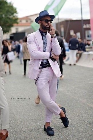 Navy Canvas Loafers Outfits For Men: For a look that's nothing less than gasp-worthy, marry a pink suit with a navy dress shirt. And if you wish to easily play down this look with a pair of shoes, why not add navy canvas loafers to the mix?