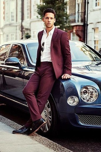 Purple Socks Outfits For Men: This off-duty combination of a burgundy suit and purple socks is very easy to pull together without a second thought, helping you look dapper and prepared for anything without spending a ton of time going through your wardrobe. Dark purple leather loafers will inject an extra touch of sophistication into an otherwise standard look.