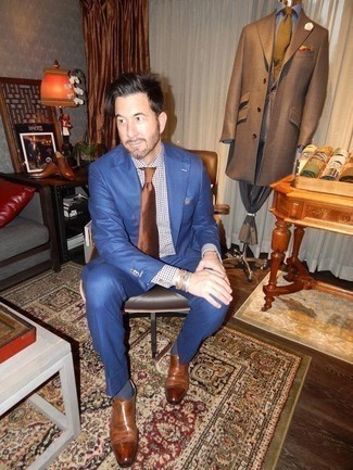 Tobacco Tie Outfits For Men: Pairing a blue suit and a tobacco tie is a surefire way to breathe elegance into your styling lineup. Tobacco leather loafers will bring a mellow feel to an otherwise dressy look.