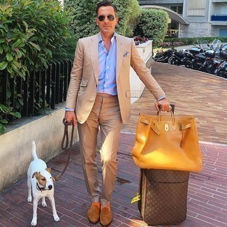 Dark Brown Suitcase Outfits For Men: For a casually dapper look, make a tan suit and a dark brown suitcase your outfit choice — these two items fit pretty good together. For a fashionable on and off-duty mix, throw tan suede loafers in the mix.