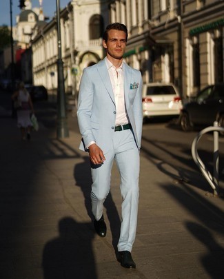 Teal Print Pocket Square Outfits: This off-duty combo of a light blue suit and a teal print pocket square is a lifesaver when you need to look great in a flash. A pair of dark green leather loafers will put an elegant spin on an otherwise standard ensemble.