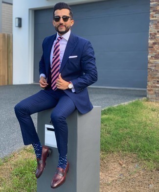 Navy Print Socks Outfits For Men: Why not wear a blue check suit and navy print socks? As well as totally functional, both pieces look great worn together. If you wish to effortlessly polish off this ensemble with one item, introduce a pair of burgundy leather loafers to your look.