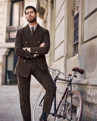 Olive Socks Outfits For Men: This is solid proof that a dark brown suit and olive socks are awesome when married together in a relaxed outfit. A pair of dark brown leather loafers will take your ensemble down a classier path.