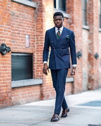Green Print Pocket Square Outfits: If you're looking for an off-duty yet stylish ensemble, consider pairing a navy suit with a green print pocket square. To give your overall look a more elegant vibe, complete this getup with dark brown fringe leather loafers.