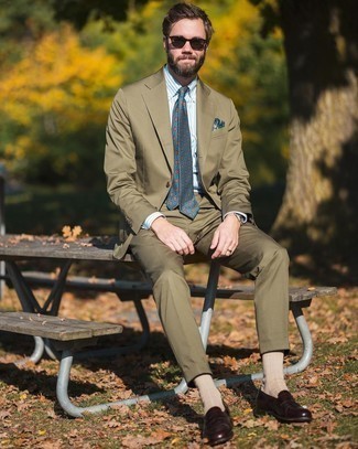 Navy Floral Pocket Square Outfits: To put together a casual outfit with a modern spin, you can easily go for an olive suit and a navy floral pocket square. And it's amazing how a pair of dark brown leather loafers can elevate an ensemble.