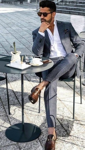 Black and White Print Pocket Square Outfits: Wear a charcoal suit with a black and white print pocket square for an off-duty and trendy ensemble. And if you want to immediately ramp up your ensemble with footwear, enter dark brown leather loafers into the equation.
