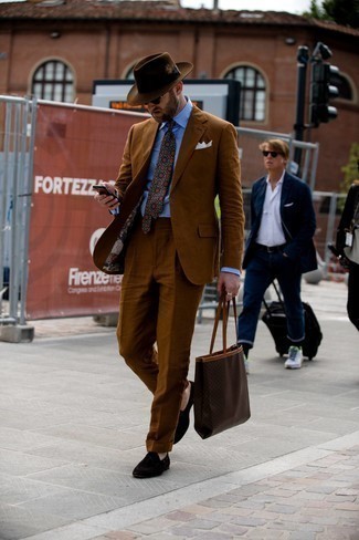 Dark Brown Wool Hat Outfits For Men: You'll be amazed at how super easy it is for any guy to pull together this off-duty ensemble. Just a brown suit and a dark brown wool hat. To add a little fanciness to this outfit, complement this look with a pair of black suede loafers.