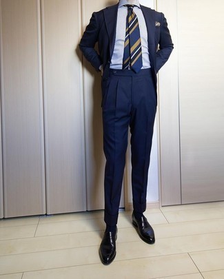 Navy Horizontal Striped Tie Outfits For Men: You'll be surprised at how extremely easy it is to get dressed this way. Just a navy suit and a navy horizontal striped tie. Make this look more practical by finishing off with black leather loafers.