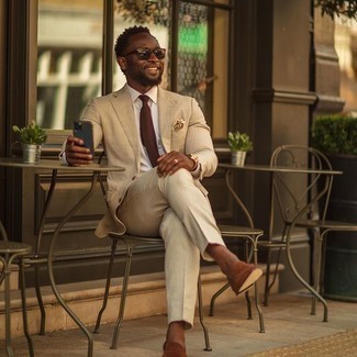 Brown Knit Tie Outfits For Men: Irrefutable proof that a beige suit and a brown knit tie are awesome when married together in an elegant look for today's gentleman. Bring a carefree vibe to your ensemble by rounding off with a pair of brown suede loafers.