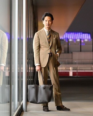 Black Leather Tote Bag Outfits For Men: Why not pair a tan suit with a black leather tote bag? These items are very practical and look awesome worn together. A pair of dark brown suede loafers will bring a different twist to an otherwise mostly dressed-down look.