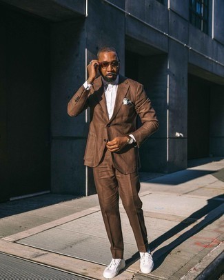 White Print Pocket Square Outfits: If you gravitate towards relaxed looks, why not consider teaming a brown suit with a white print pocket square? Add a pair of white canvas low top sneakers to the mix and off you go looking incredible.
