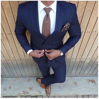 Dark Brown Polka Dot Pocket Square Outfits: Fashionable and practical, this relaxed casual combo of a navy suit and a dark brown polka dot pocket square provides with variety. Brown leather oxford shoes add an elegant aesthetic to the look.