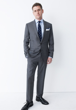 Navy and White Print Tie Outfits For Men: Putting together a grey suit and a navy and white print tie will cement your styling skills. Get a little creative when it comes to shoes and tone down this ensemble by finishing with black leather oxford shoes.