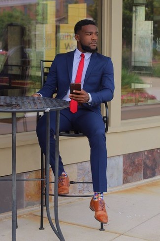 Red Tie Outfits For Men: A blue suit and a red tie are absolute must-haves if you're picking out a sophisticated wardrobe that matches up to the highest sartorial standards. Complete this getup with tan leather oxford shoes to keep the getup fresh.