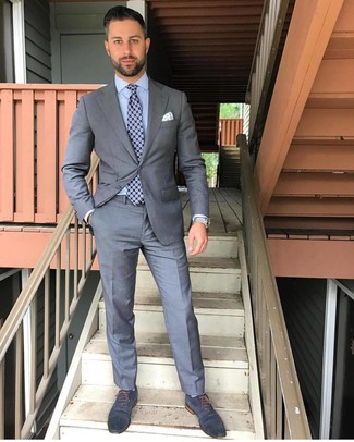 White Print Pocket Square Outfits: This pairing of a grey suit and a white print pocket square is a safe and very stylish bet. And if you need to effortlessly up the style ante of your getup with one single item, why not introduce navy leather oxford shoes to the mix?