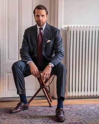 Burgundy Paisley Tie Outfits For Men: For an outfit that's nothing less than Bond-worthy, pair a charcoal suit with a burgundy paisley tie. Does this ensemble feel too dressy? Let a pair of dark brown leather oxford shoes change things up a bit.