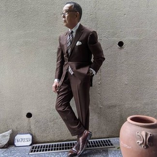 Tobacco Socks Dressy Outfits For Men: This combination of a dark brown suit and tobacco socks spells comfort and dapper menswear style. Boost the formality of this look a bit by wearing dark brown leather oxford shoes.
