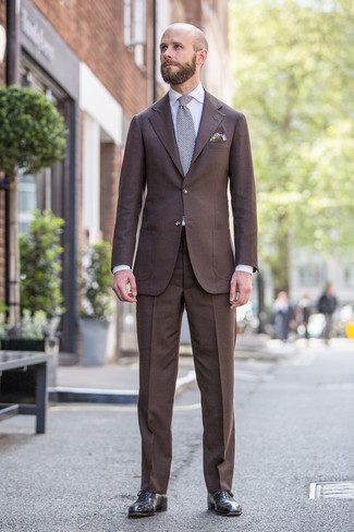 White and Brown Tie Outfits For Men: A brown suit looks especially classy when paired with a white and brown tie for an outfit worthy of a complete gentleman. Kick up the style factor of your outfit by finishing off with a pair of dark brown leather oxford shoes.