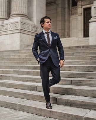 Light Blue Pocket Square Outfits: A navy suit and a light blue pocket square? It's easily a wearable look that you could rock on a daily basis. Bring an extra touch of style to this getup by rocking dark brown leather oxford shoes.
