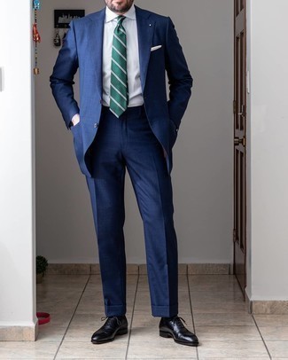 Olive Tie Outfits For Men: This outfit proves it is totally worth investing in such elegant menswear items as a navy suit and an olive tie. Black leather oxford shoes will bring a mellow vibe to your ensemble.