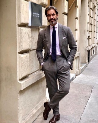 Pink Pocket Square Outfits: Why not reach for a charcoal plaid suit and a pink pocket square? As well as super functional, these pieces look awesome when paired together. Ramp up this outfit by rocking dark brown leather oxford shoes.