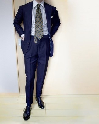 Teal Print Tie Outfits For Men: You'll be amazed at how easy it is to get dressed like this. Just a navy suit teamed with a teal print tie. Get a little creative with shoes and choose a pair of navy leather oxford shoes.