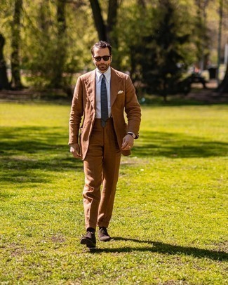 Brown Suit Outfits: Turn every head in the room by opting for a brown suit and a white dress shirt. If you're puzzled as to how to finish off, complete your ensemble with a pair of dark brown suede oxford shoes.