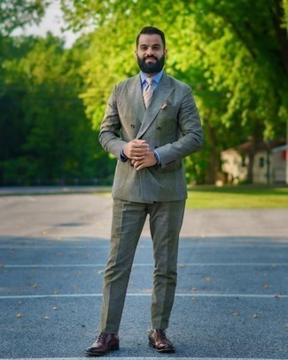 Olive Suit Outfits: You're looking at the undeniable proof that an olive suit and a light blue dress shirt are awesome when matched together in a polished ensemble for today's man. Add a pair of dark brown leather oxford shoes to this ensemble et voila, this ensemble is complete.