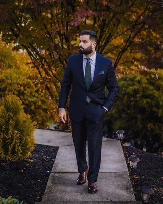 Dark Green Tie Outfits For Men: Try pairing a navy suit with a dark green tie for a sharp and refined silhouette. A trendy pair of burgundy leather oxford shoes is an effective way to transform this outfit.