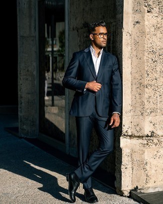 Navy Suit Outfits: This combination of a navy suit and a white dress shirt epitomizes rugged sophistication. A pair of black leather oxford shoes looks awesome here.