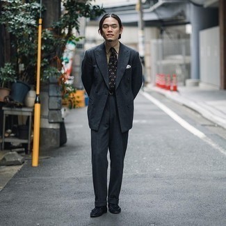 Belt Outfits For Men: Why not opt for a charcoal suit and a belt? As well as very practical, these pieces look cool when worn together. And if you need to instantly dress up this ensemble with a pair of shoes, why not add a pair of black suede tassel loafers to the equation?