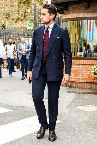 Red and Navy Horizontal Striped Tie Outfits For Men: Make ladies swoon in a navy suit and a red and navy horizontal striped tie. To inject a carefree vibe into this look, complement this ensemble with dark brown leather tassel loafers.